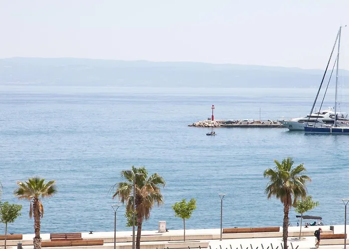 Апартаменти Danna's *